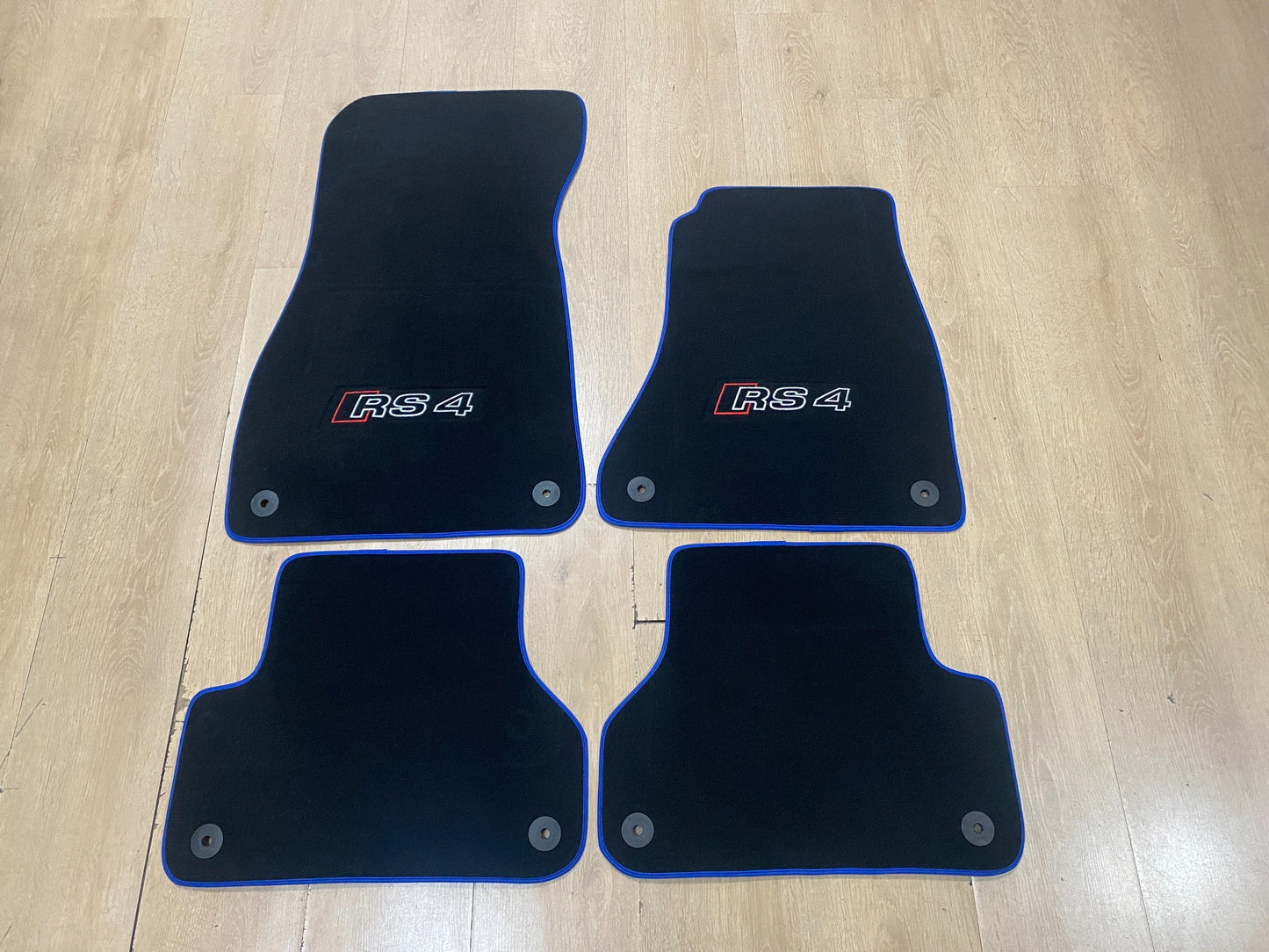 Audi RS4 B9 2016-2024 - Carpet Edition - Set of 4x Car Mats
