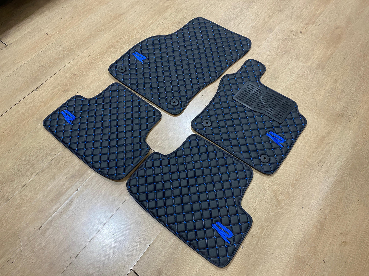 Golf R MK7.5 / MK8 - Set of 4x Car Mats