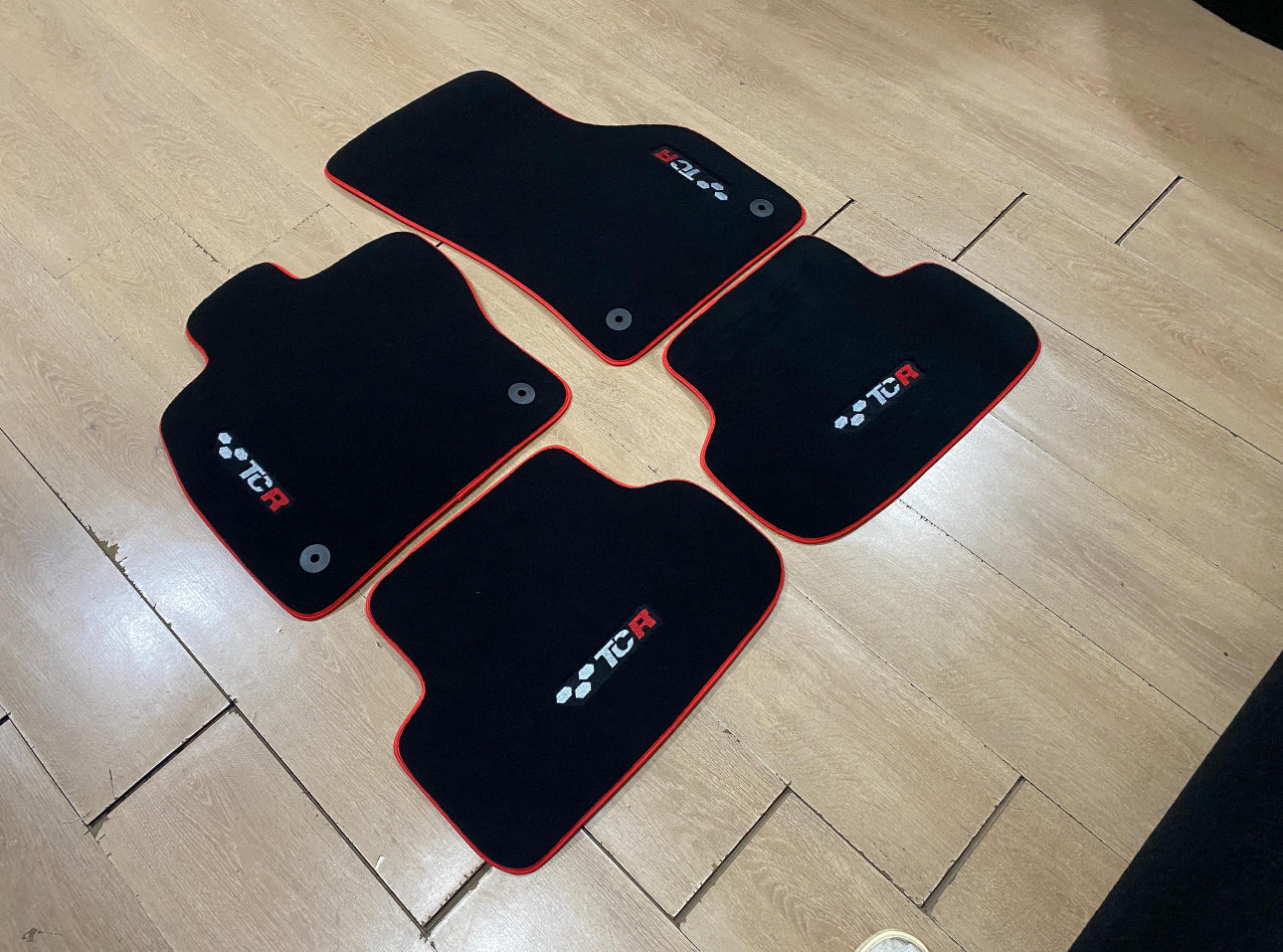 RS5-Set bestehend aus 4 Matten und Kofferraum