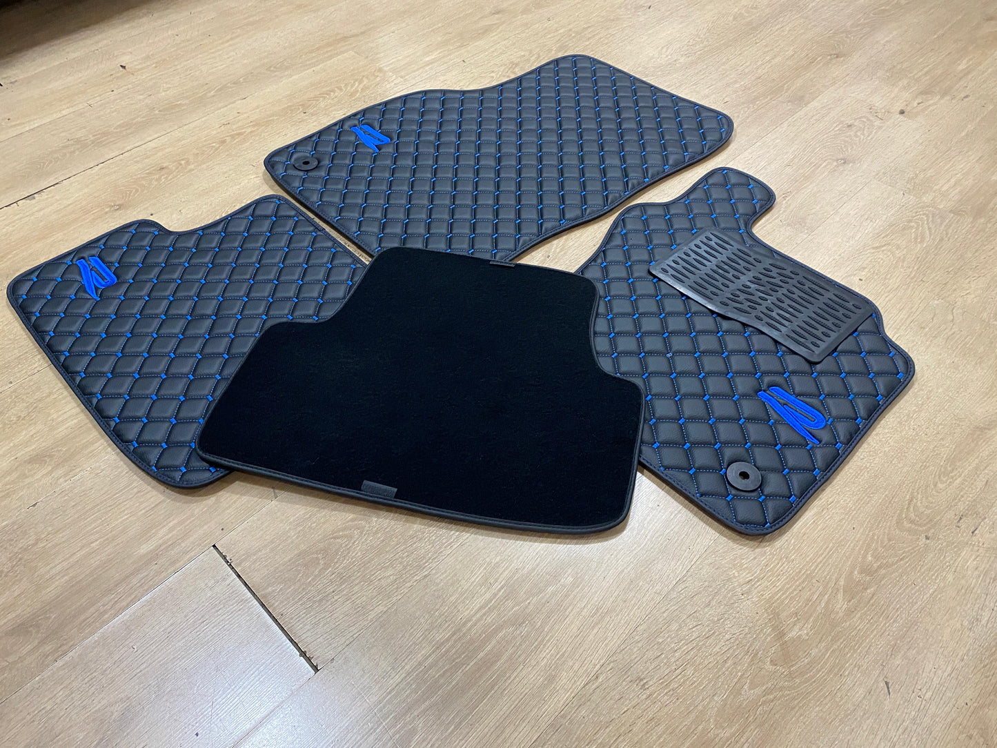 Golf R MK7.5 / MK8 - Set of 4x Car Mats