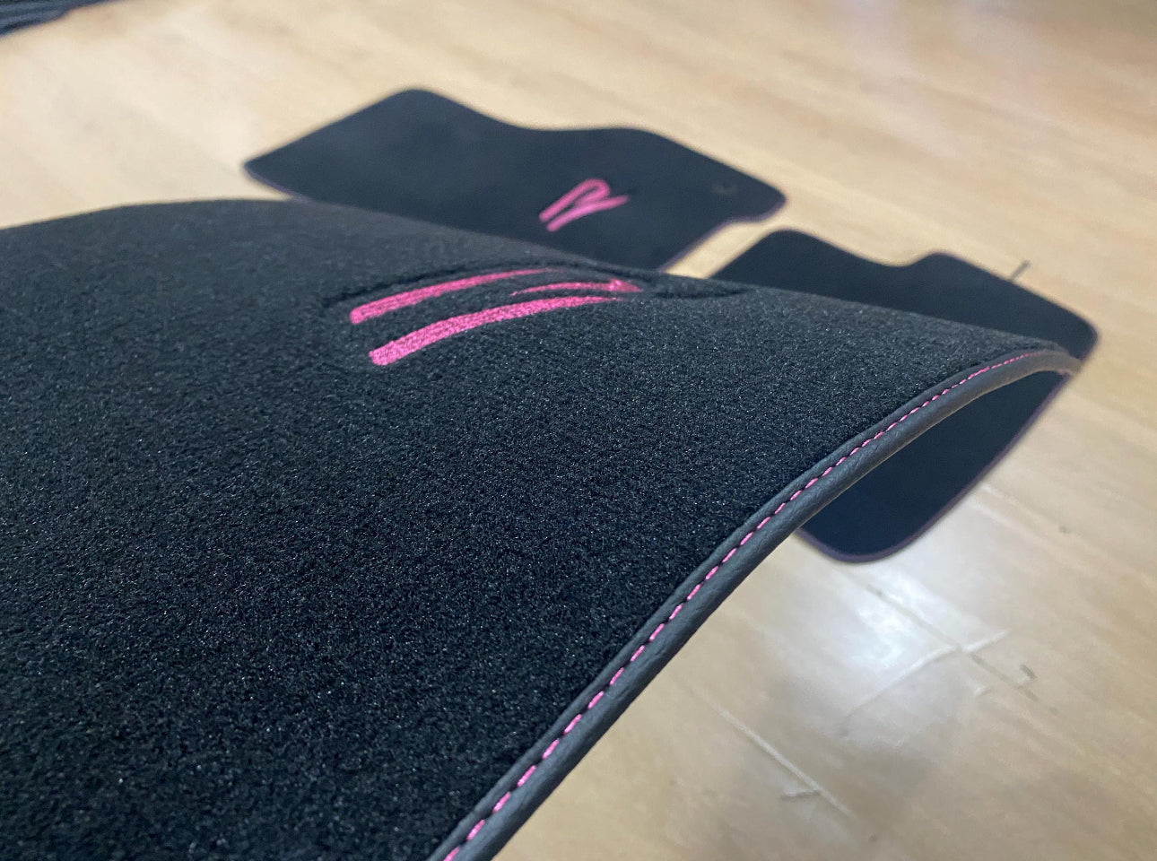VW Golf 8 eTsi R 2021-2025 - Set of 4x Car Mats