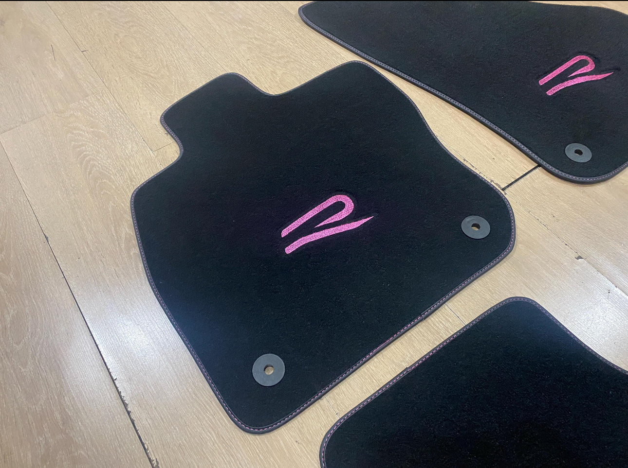 VW Golf 8 eTsi R 2021-2025 - Set of 4x Car Mats