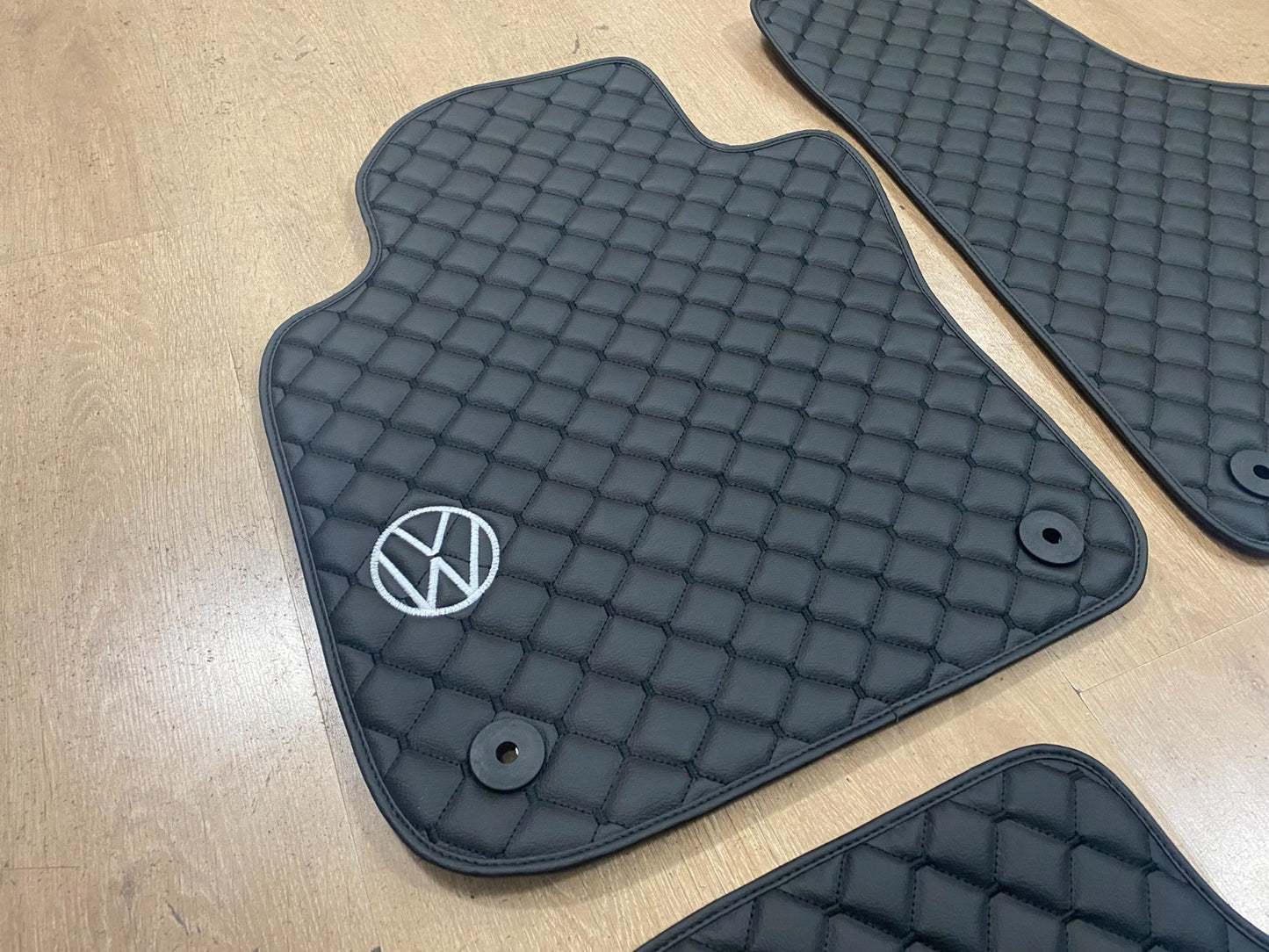 Automatten im Mesh-Stil für den Volkswagen Scirocco