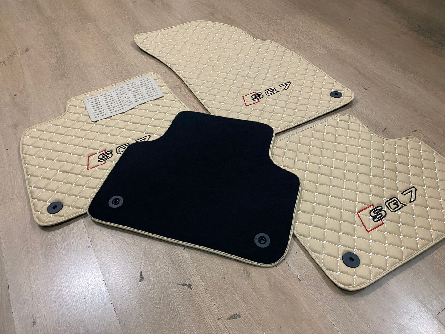 Audi Q7 / SQ7 / 2016-2023 - Set of 4x Car Mats