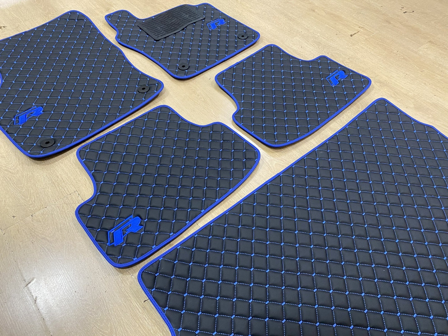 MK7.5 Golf R - Set of 4x Leather Car Mats + Boot Liner (Copy)