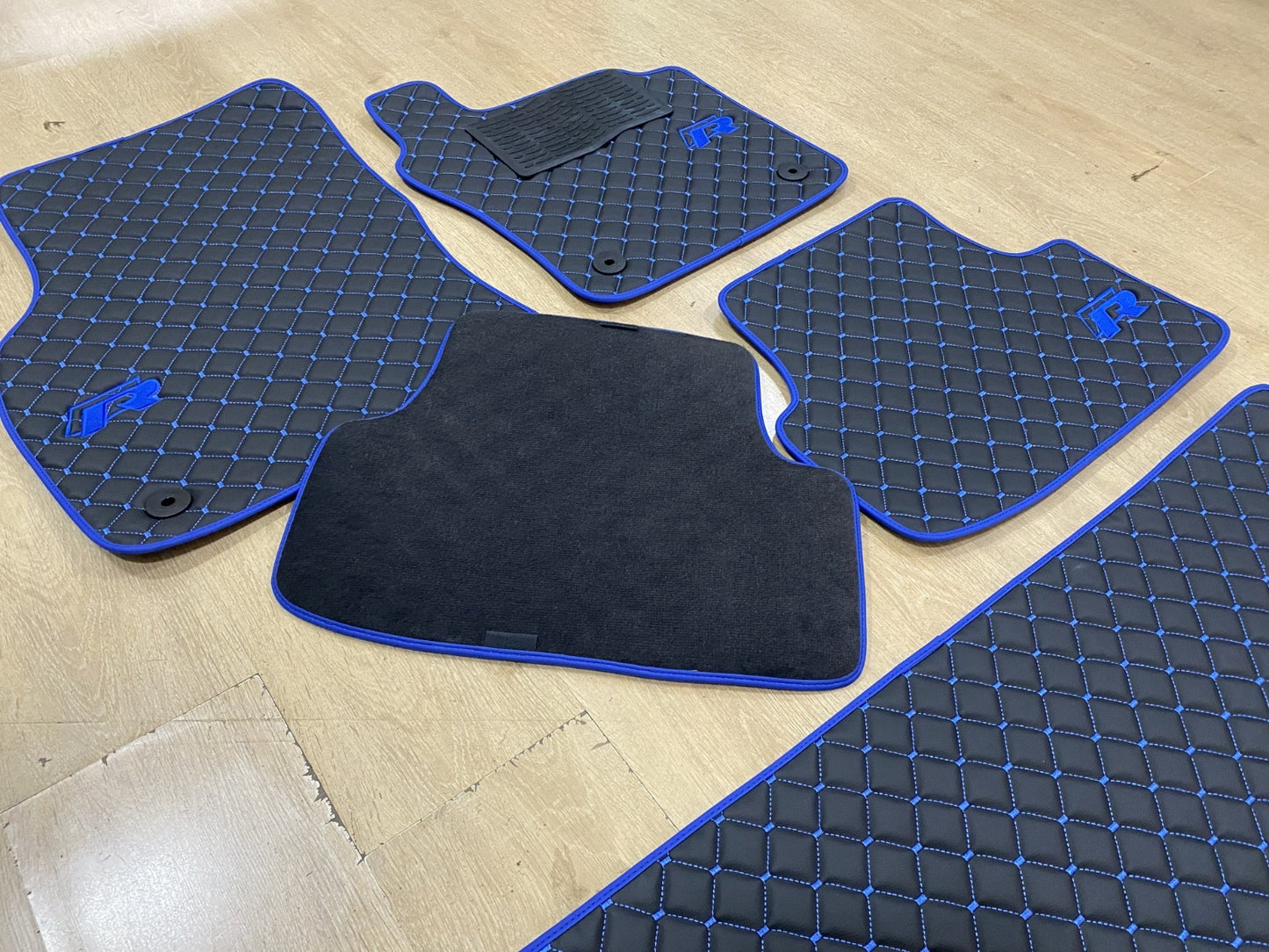MK7.5 Golf R - Set of 4x Leather Car Mats + Boot Liner (Copy)