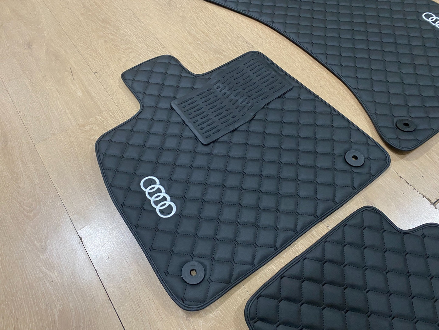 Audi Q5 2018-2025 Car Mats - Set of 4
