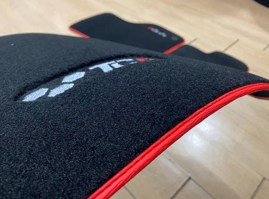 RS5-Set bestehend aus 4 Matten und Kofferraum