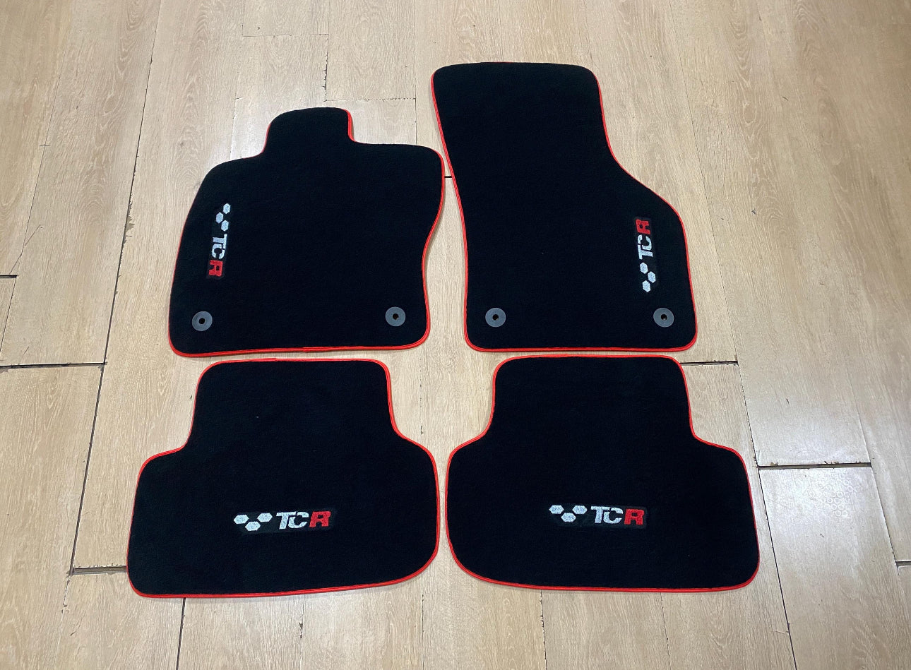 RS5-Set bestehend aus 4 Matten und Kofferraum