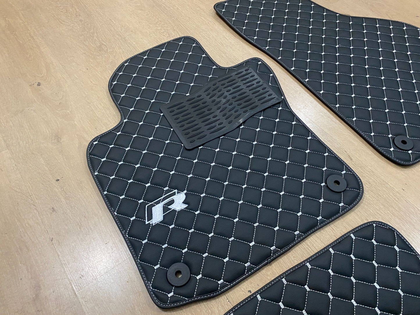 MK5 Golf R - Set of 4x Leather Mats