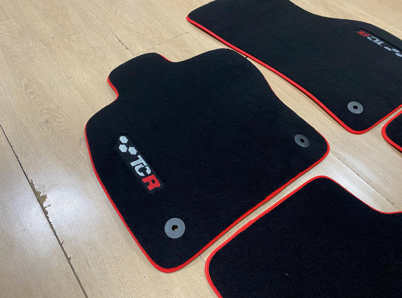 RS5-Set bestehend aus 4 Matten und Kofferraum
