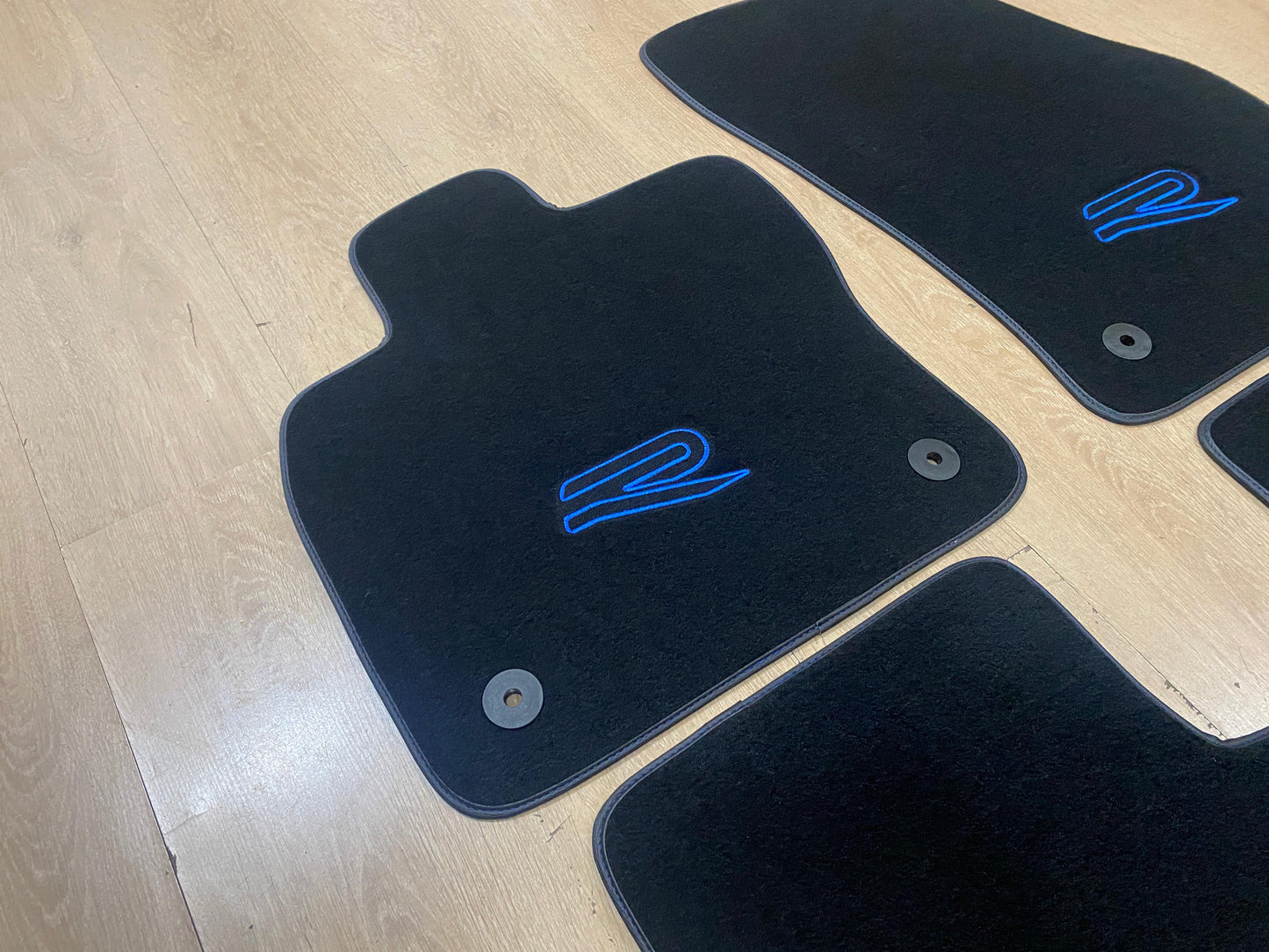 Golf R MK7.5 / MK8 - Set of 4x Carpet Mats